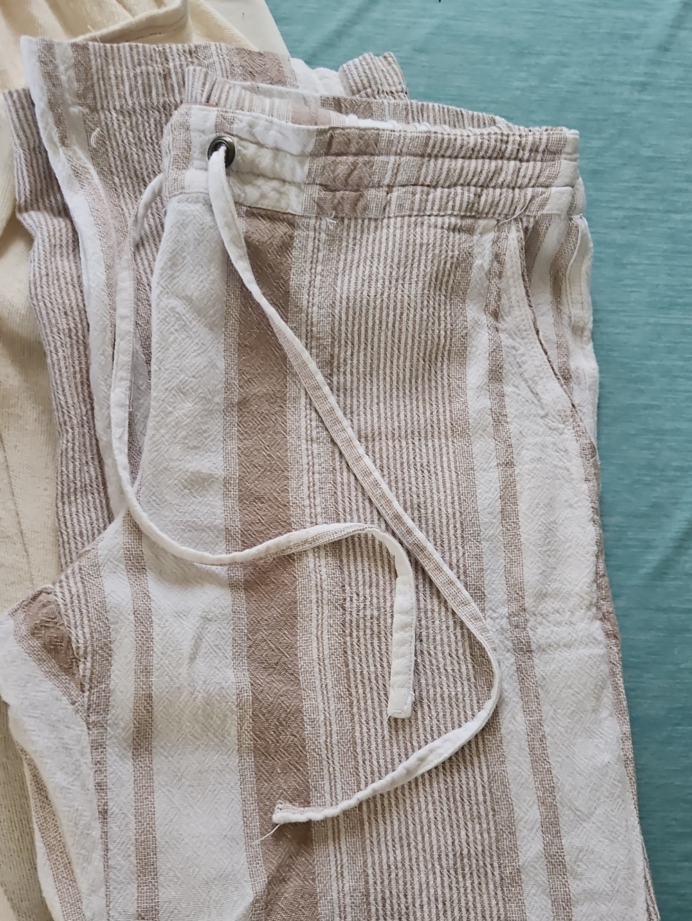 Drawstring Linen-Blend Pants in Cream & Tan